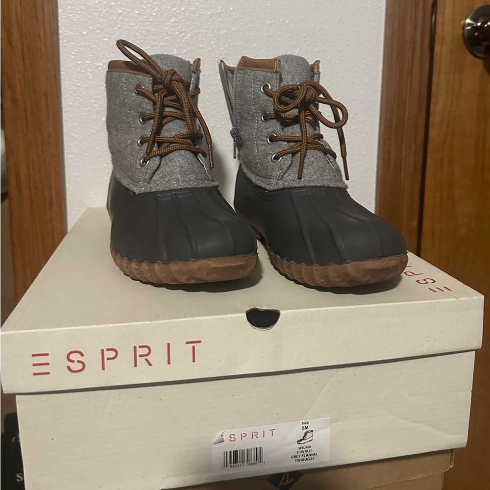 Esprit Size 6 Women’s Grey Duck Boots